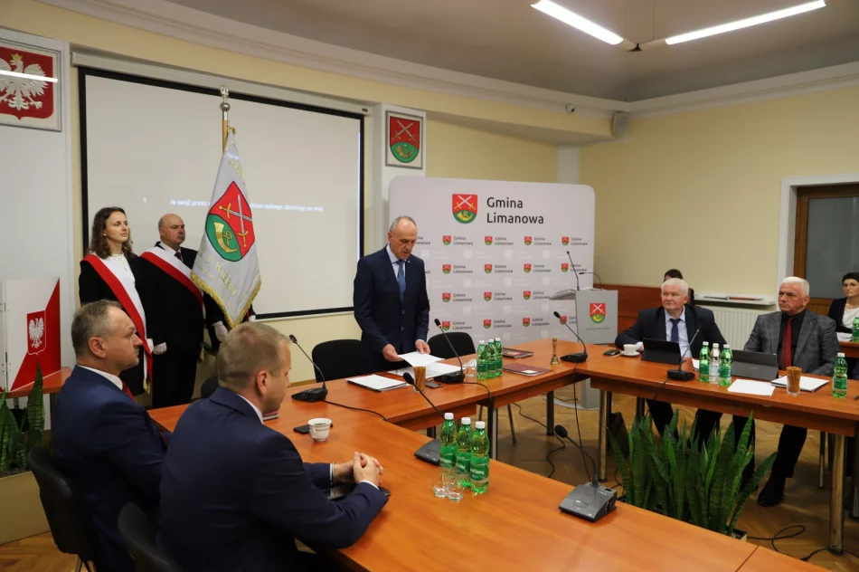I sesja Rady gminy Limanowa IX kadencji - Zaprzysiężenie radnych i wójta gminy Limanowa - zdjęcie 4