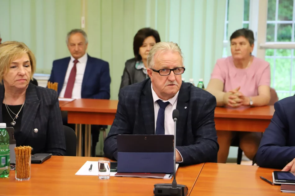 I sesja Rady gminy Limanowa IX kadencji - Zaprzysiężenie radnych i wójta gminy Limanowa - zdjęcie 10