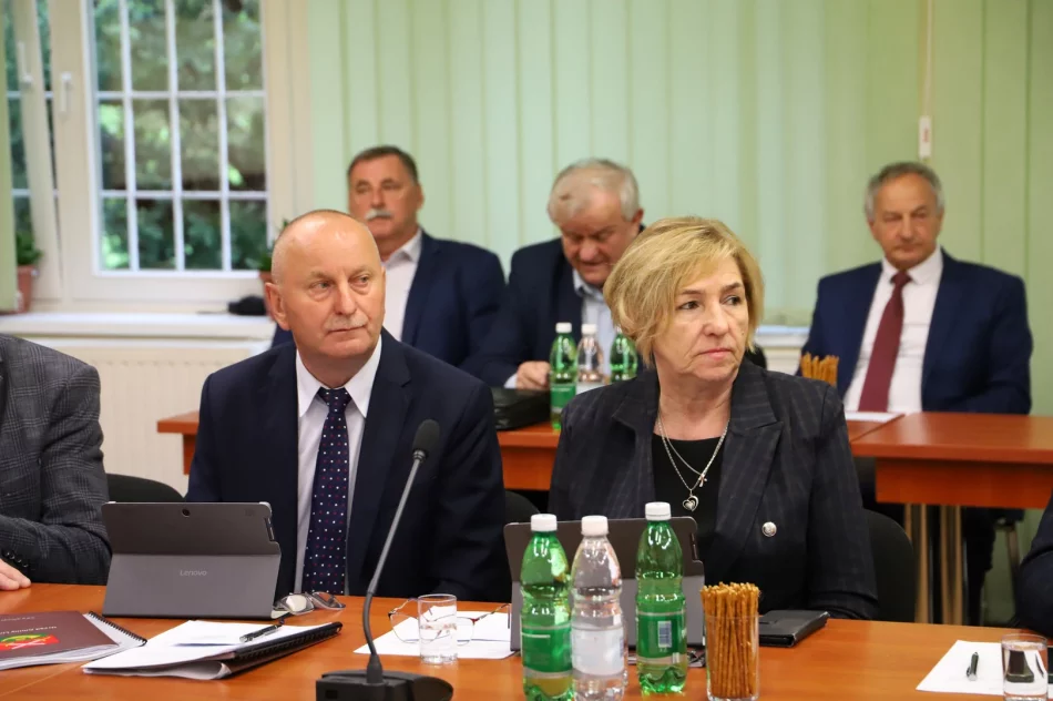 I sesja Rady gminy Limanowa IX kadencji - Zaprzysiężenie radnych i wójta gminy Limanowa - zdjęcie 11
