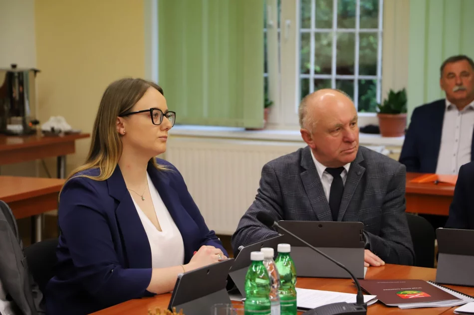 I sesja Rady gminy Limanowa IX kadencji - Zaprzysiężenie radnych i wójta gminy Limanowa - zdjęcie 12