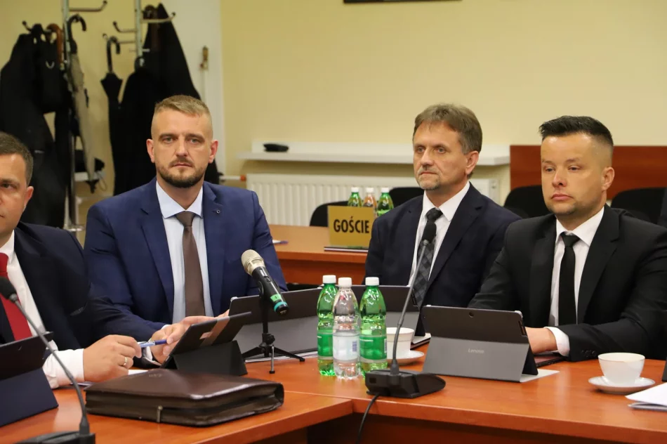 I sesja Rady gminy Limanowa IX kadencji - Zaprzysiężenie radnych i wójta gminy Limanowa - zdjęcie 16