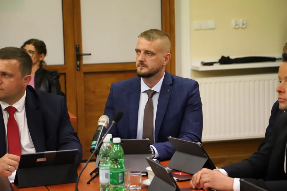 I sesja Rady gminy Limanowa IX kadencji - Zaprzysiężenie radnych i wójta gminy Limanowa - zdjęcie 17