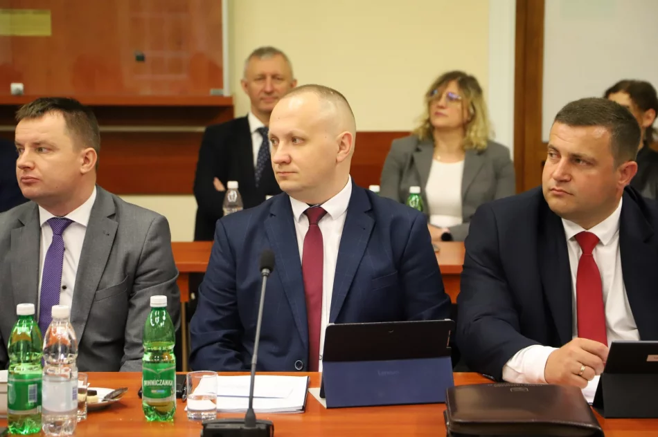 I sesja Rady gminy Limanowa IX kadencji - Zaprzysiężenie radnych i wójta gminy Limanowa - zdjęcie 18
