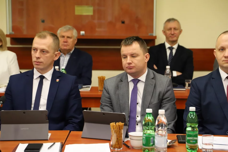 I sesja Rady gminy Limanowa IX kadencji - Zaprzysiężenie radnych i wójta gminy Limanowa - zdjęcie 19