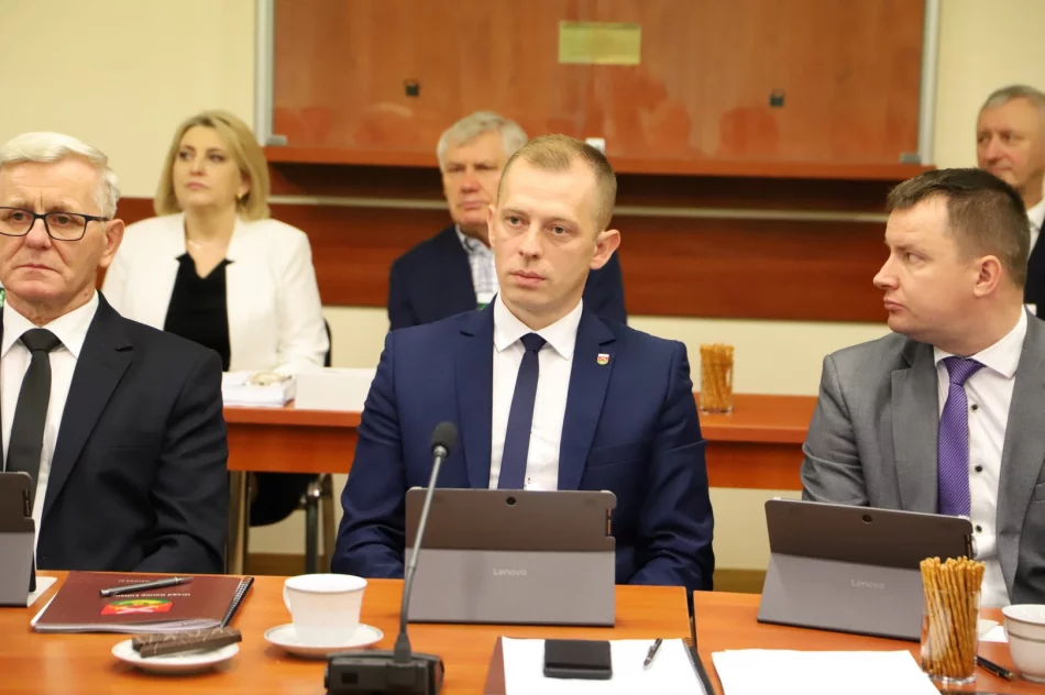 I sesja Rady gminy Limanowa IX kadencji - Zaprzysiężenie radnych i wójta gminy Limanowa - zdjęcie 20