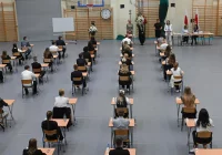 Na maturze z matematyki na poziomie podstawowym m.in. działania na liczbach rzeczywistych i funkcje - zdjęcie główne