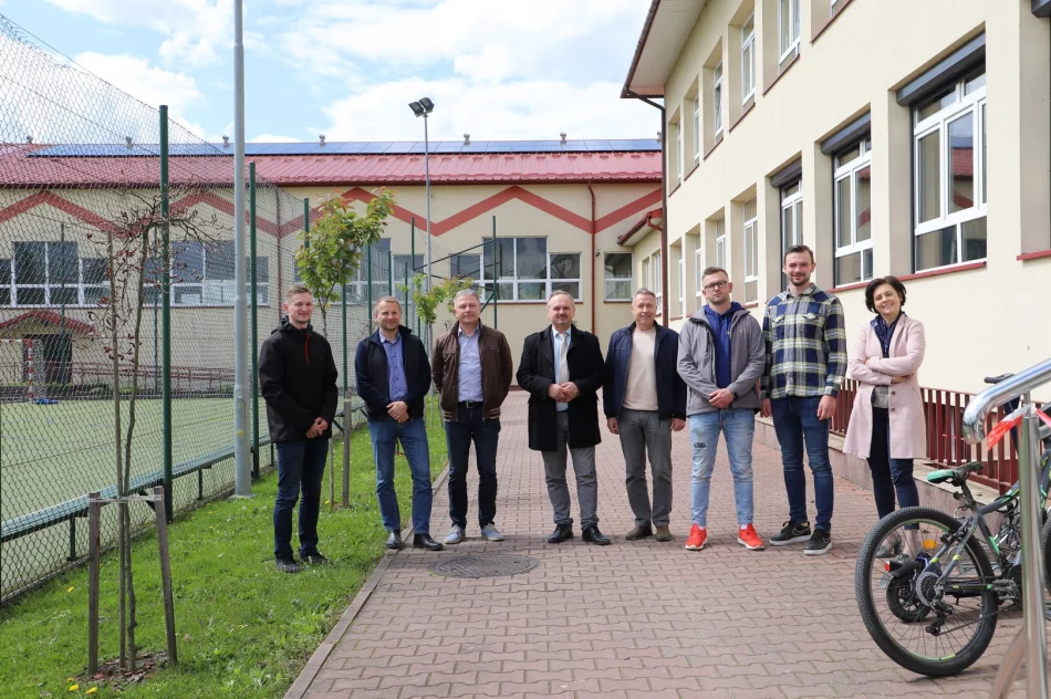 Instalacja odnawialnych źródeł energii na bazach oświatowych - zdjęcie 12