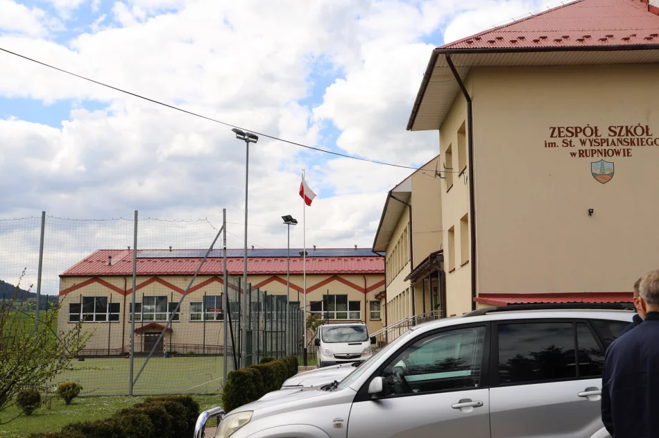 Instalacja odnawialnych źródeł energii na bazach oświatowych - zdjęcie 18