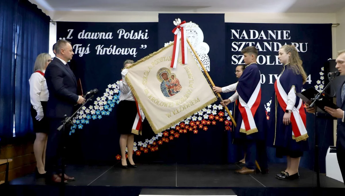 Uroczystość nadania sztandaru szkole w Kłodnem oraz święto Patronki szkoły