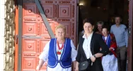 Uroczystość nadania sztandaru szkole w Kłodnem oraz święto Patronki szkoły - zdjęcie 2