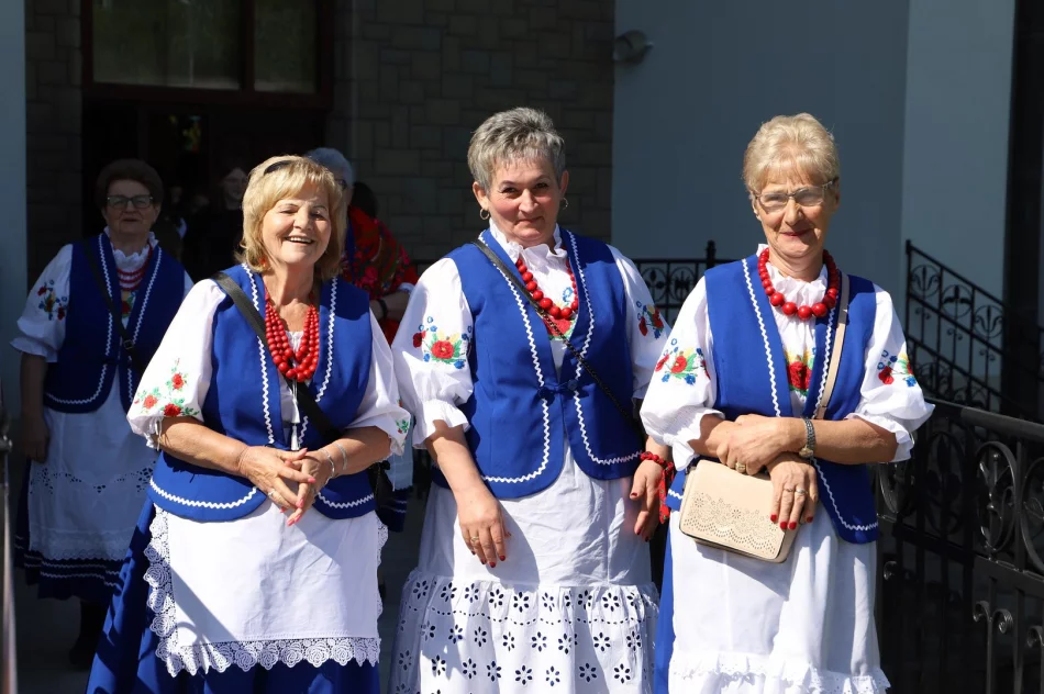 Uroczystość nadania sztandaru szkole w Kłodnem oraz święto Patronki szkoły - zdjęcie 8