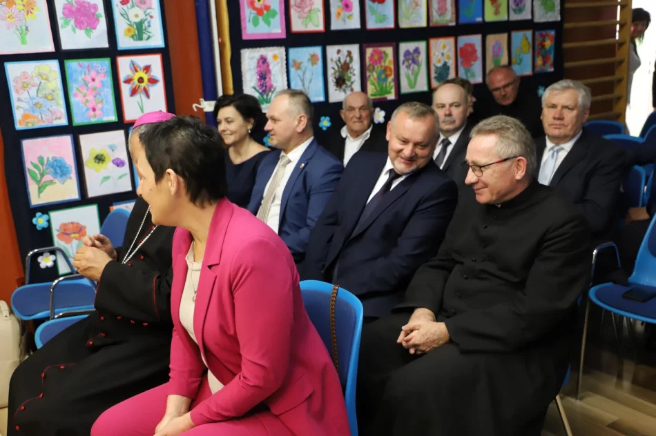 Uroczystość nadania sztandaru szkole w Kłodnem oraz święto Patronki szkoły - zdjęcie 19