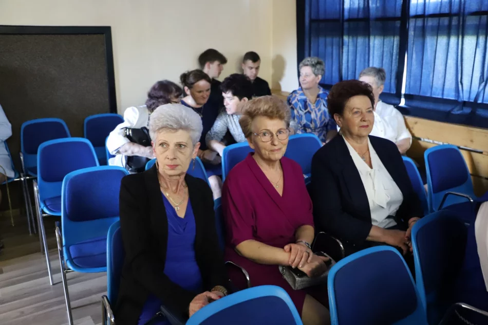 Uroczystość nadania sztandaru szkole w Kłodnem oraz święto Patronki szkoły - zdjęcie 20