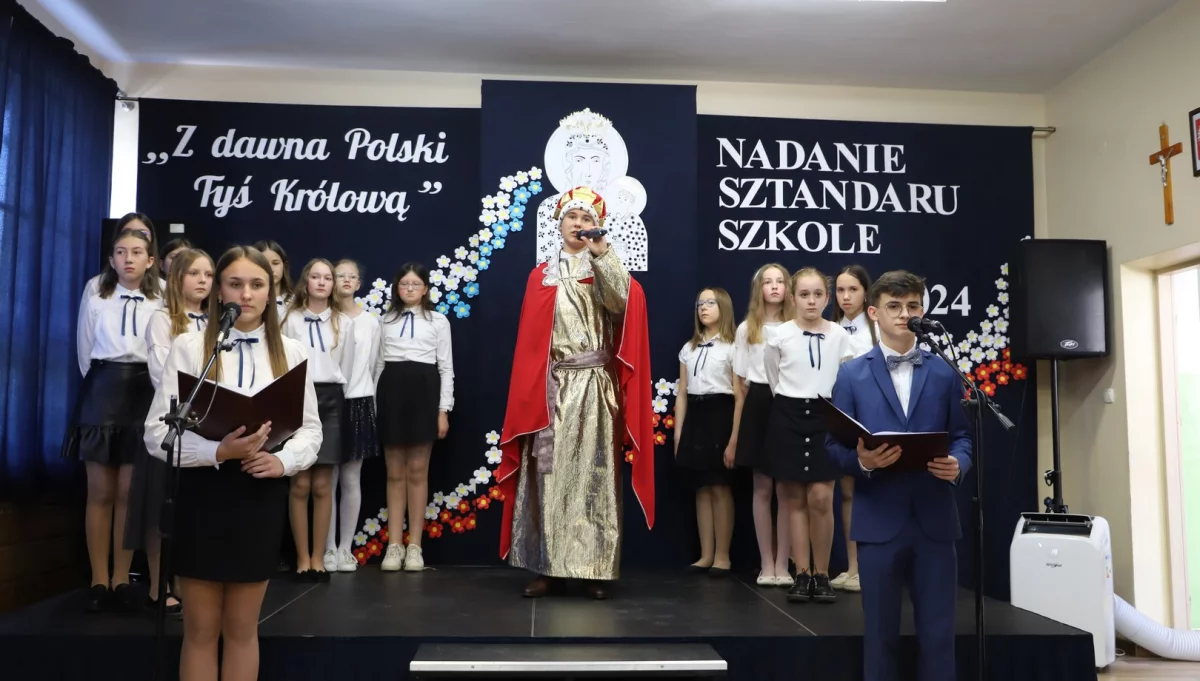 Uroczystość nadania sztandaru i święto patronki szkoły