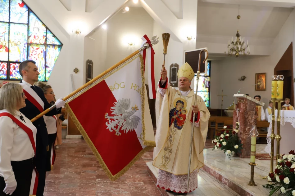 Uroczystość nadania sztandaru i święto patronki szkoły - zdjęcie 19