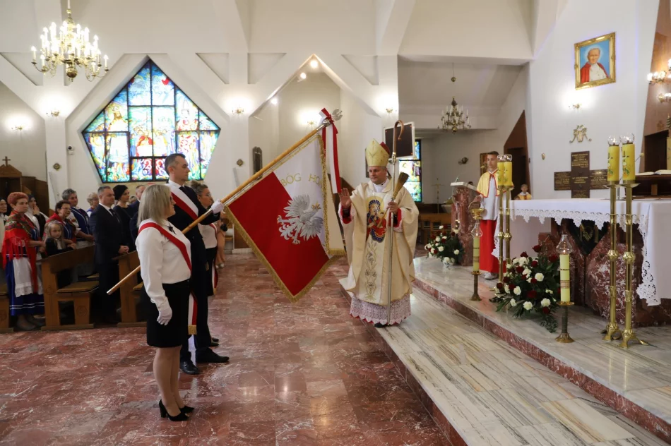 Uroczystość nadania sztandaru i święto patronki szkoły - zdjęcie 18