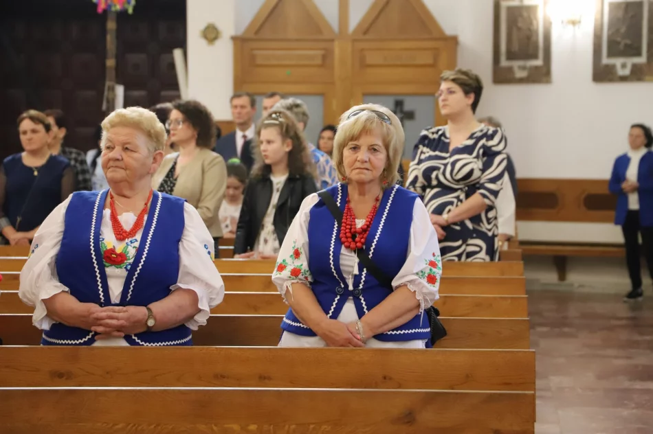Uroczystość nadania sztandaru i święto patronki szkoły - zdjęcie 15