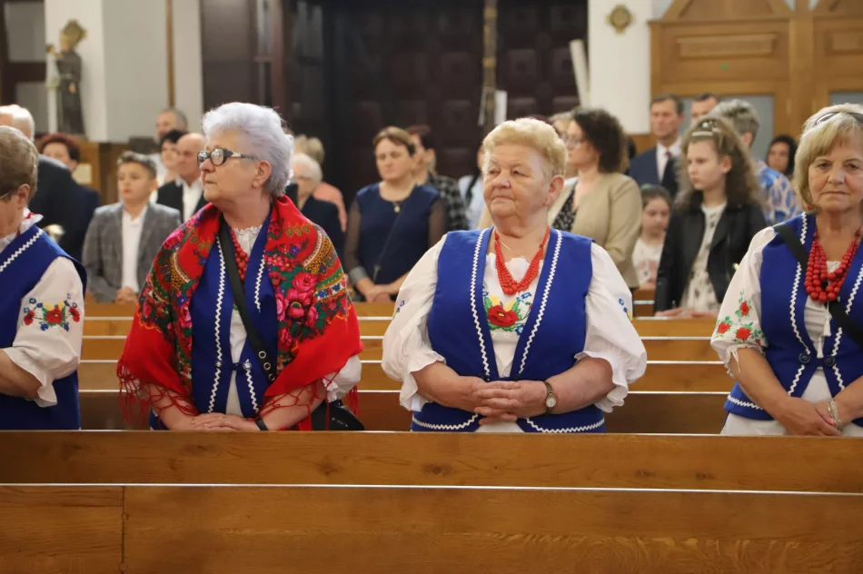 Uroczystość nadania sztandaru i święto patronki szkoły - zdjęcie 13