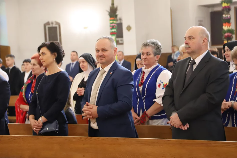 Uroczystość nadania sztandaru i święto patronki szkoły - zdjęcie 14