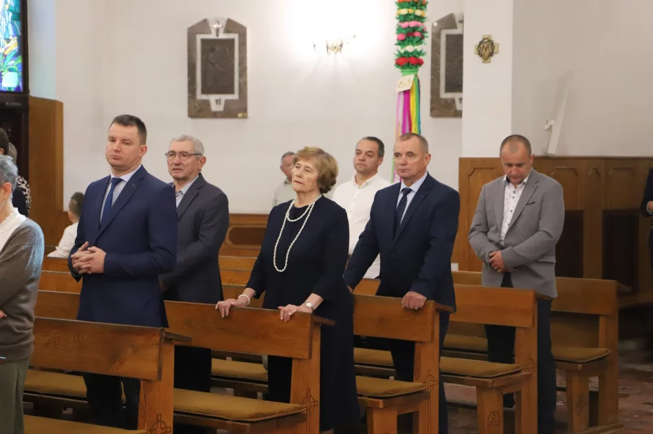 Uroczystość nadania sztandaru i święto patronki szkoły - zdjęcie 9