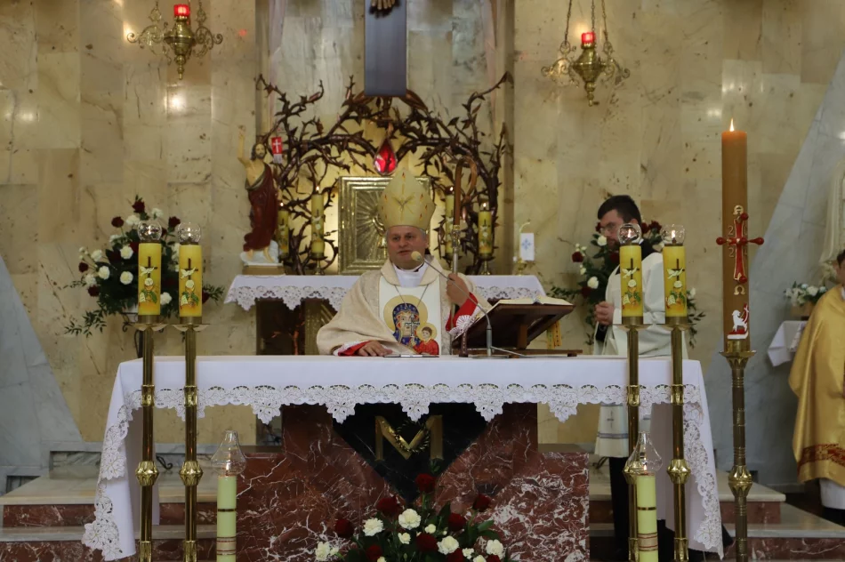Uroczystość nadania sztandaru i święto patronki szkoły - zdjęcie 7