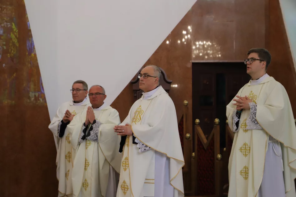 Uroczystość nadania sztandaru i święto patronki szkoły - zdjęcie 5