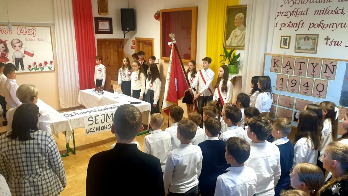 Warsztaty patriotyczne w szkole/fot.: UG Kasinka Mała