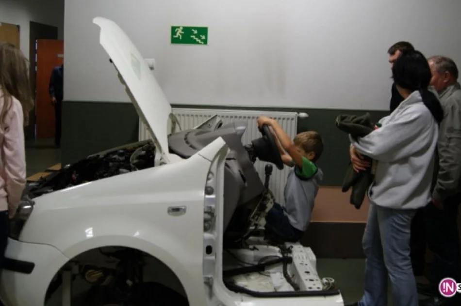 Mali i duzi naukowcy opanowali PWSZ nocą - zdjęcie 4