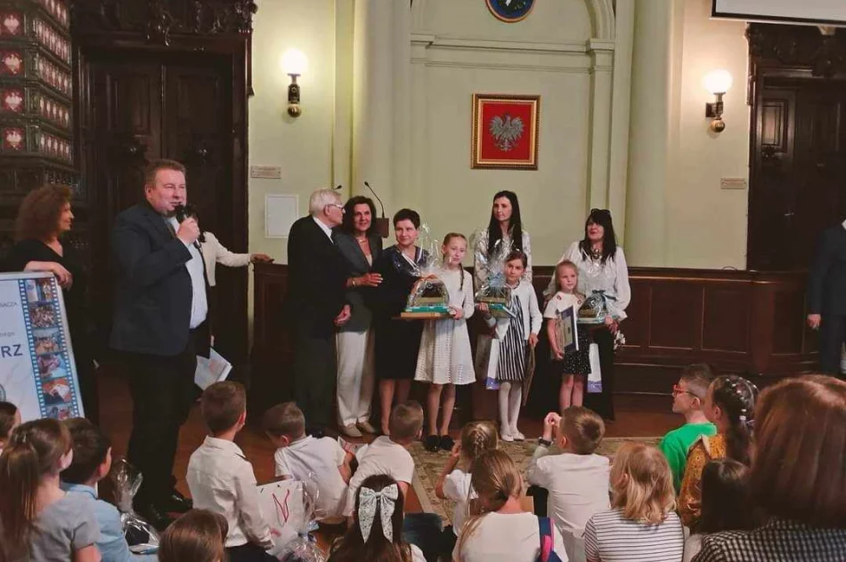 Oliwia Szewczyk zdobywczynią tytułu Bakałarza w Ogólnopolskim Konkursie Kaligraficznym BAKAŁARZ - zdjęcie 9