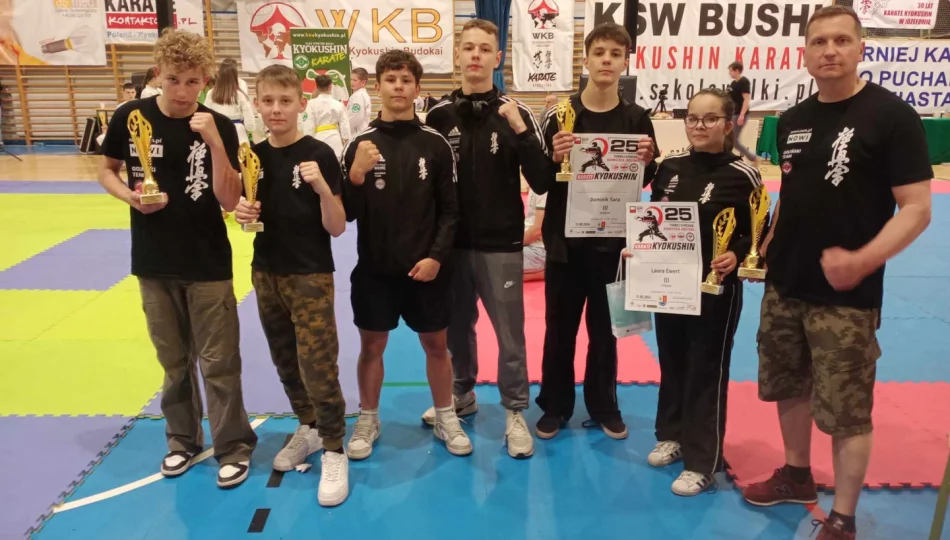 5 medali dla zawodników Limanowskiego Klubu Kyokushin Karate na XXV Turnieju Karate Kyokushin o Puchar Burmistrza Józefowa - zdjęcie 1