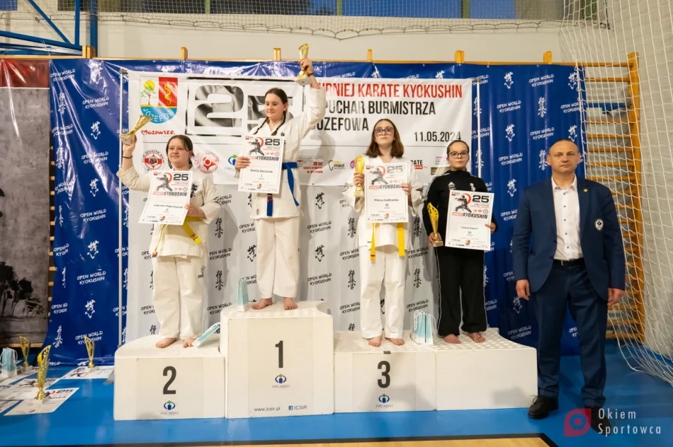 5 medali dla zawodników Limanowskiego Klubu Kyokushin Karate na XXV Turnieju Karate Kyokushin o Puchar Burmistrza Józefowa - zdjęcie 3