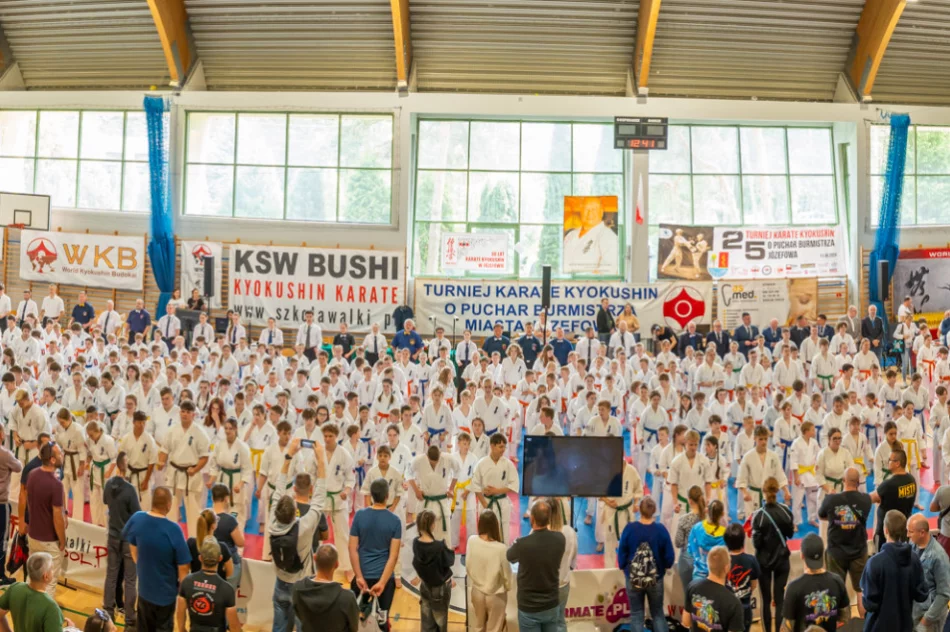 5 medali dla zawodników Limanowskiego Klubu Kyokushin Karate na XXV Turnieju Karate Kyokushin o Puchar Burmistrza Józefowa - zdjęcie 5