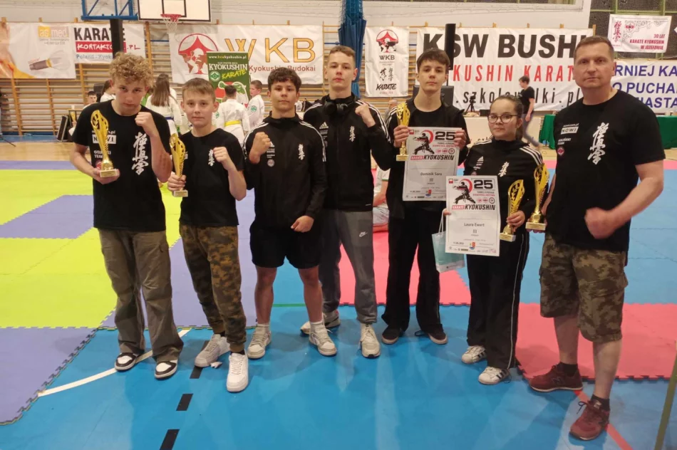 5 medali dla zawodników Limanowskiego Klubu Kyokushin Karate na XXV Turnieju Karate Kyokushin o Puchar Burmistrza Józefowa - zdjęcie 8