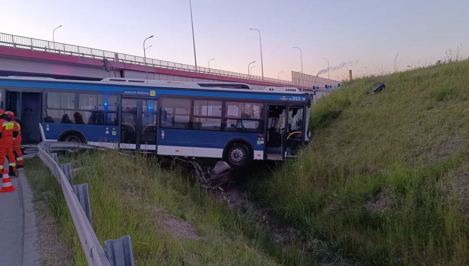 Kierowca autobusu zginął w zderzeniu z innym autobusem - zdjęcie 1