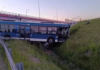 Kierowca autobusu zginął w zderzeniu z innym autobusem - zdjęcie główne