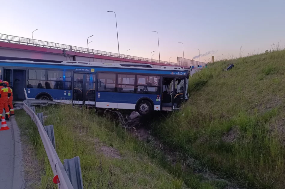 Kierowca autobusu zginął w zderzeniu z innym autobusem - zdjęcie 3