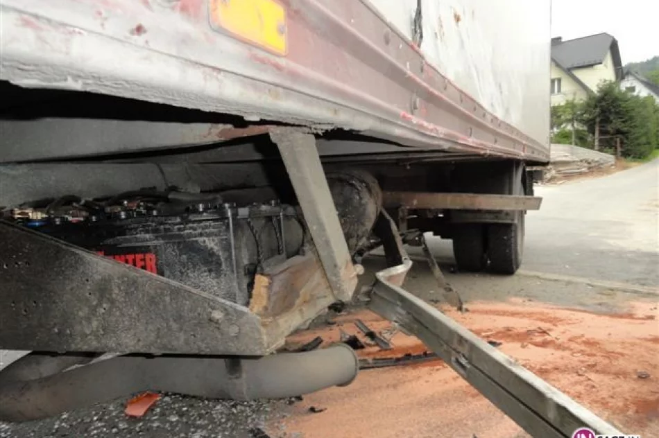 Kierowca Volkswagena uwięziony w pojeździe - zdjęcie 3