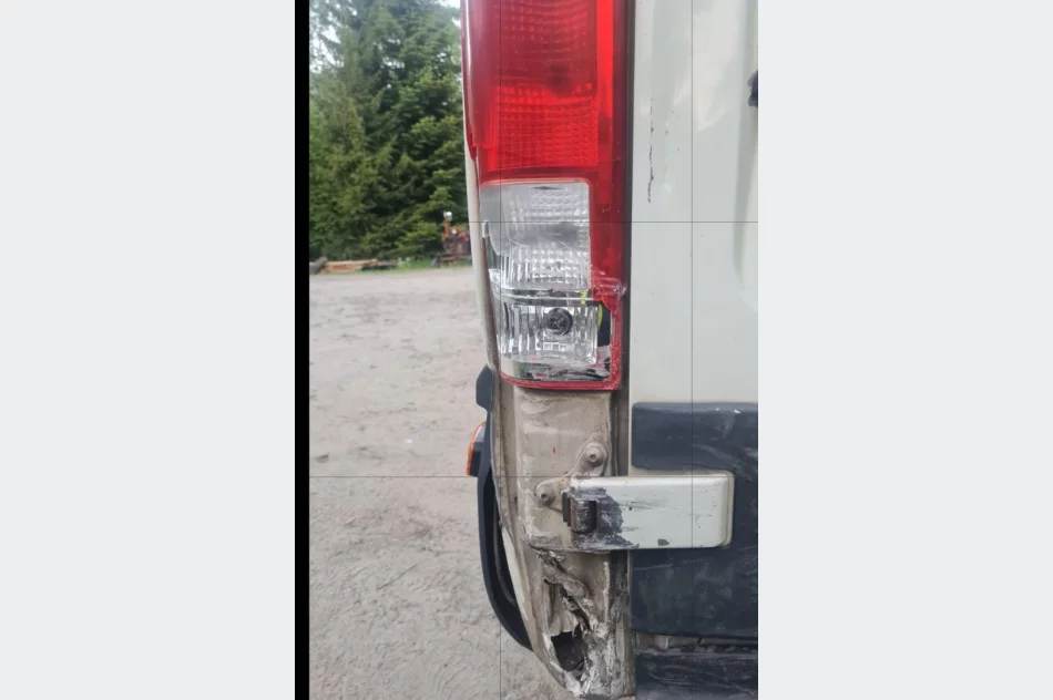 23-latek w BMW sprawcą dwóch kolizji. Porzucił samochód i uciekł - zdjęcie 3