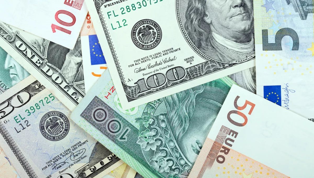 Ekonomiści prognozują spadek kursu euro i dolara