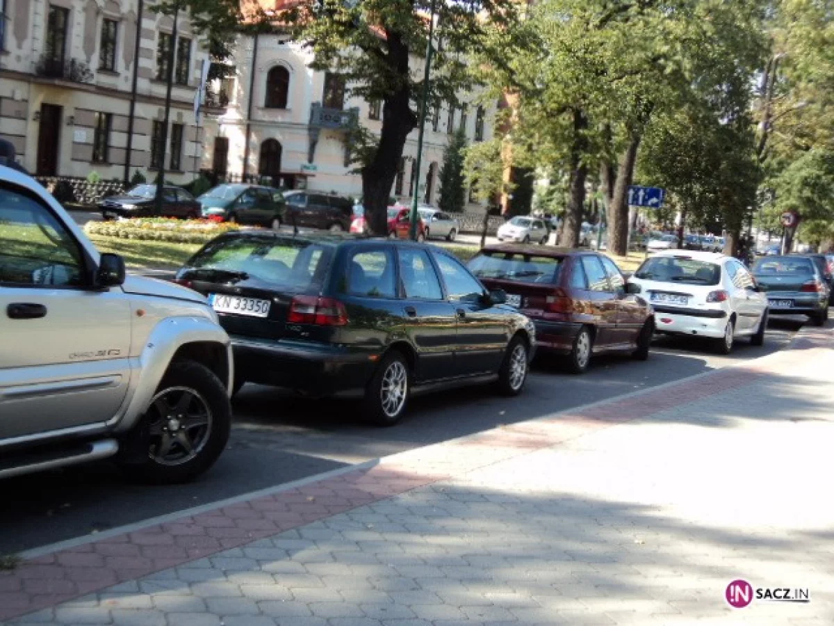 Proboszcz Jopek: „Niech miasto ufunduje parking podziemny”