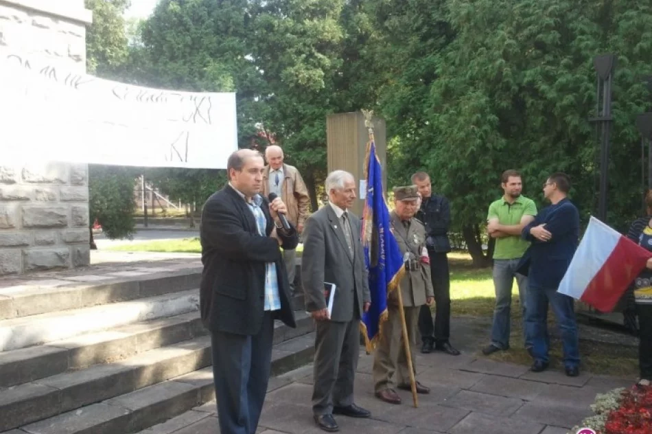 Manifestacja pod pomnikiem Armii Czerwonej - zdjęcie 2