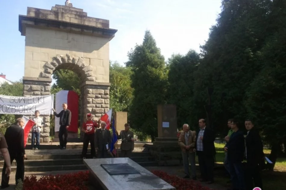 Manifestacja pod pomnikiem Armii Czerwonej - zdjęcie 4