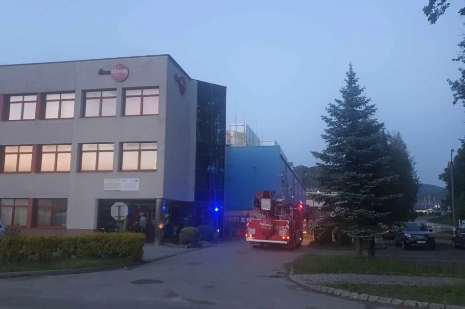 Pożar hali produkcyjnej - poszkodowany pracownik - zdjęcie 3