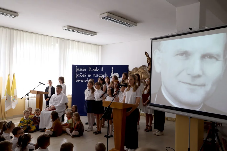 „Janie Pawle II, jesteś w naszych sercach" - zdjęcie 7