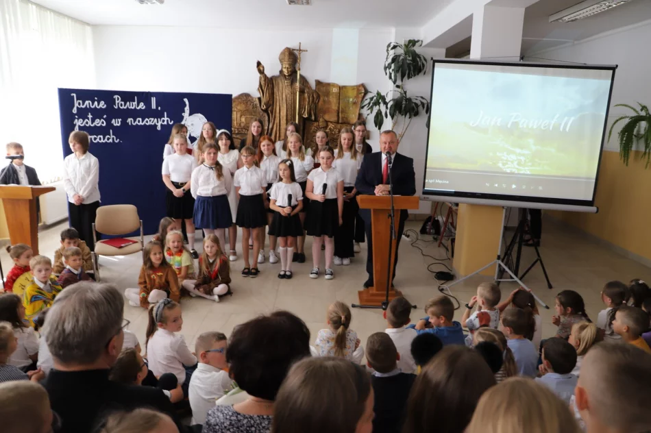 „Janie Pawle II, jesteś w naszych sercach" - zdjęcie 17