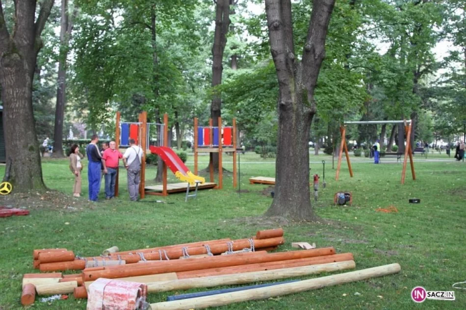 Montują plac zabaw na Plantach - zdjęcie 3