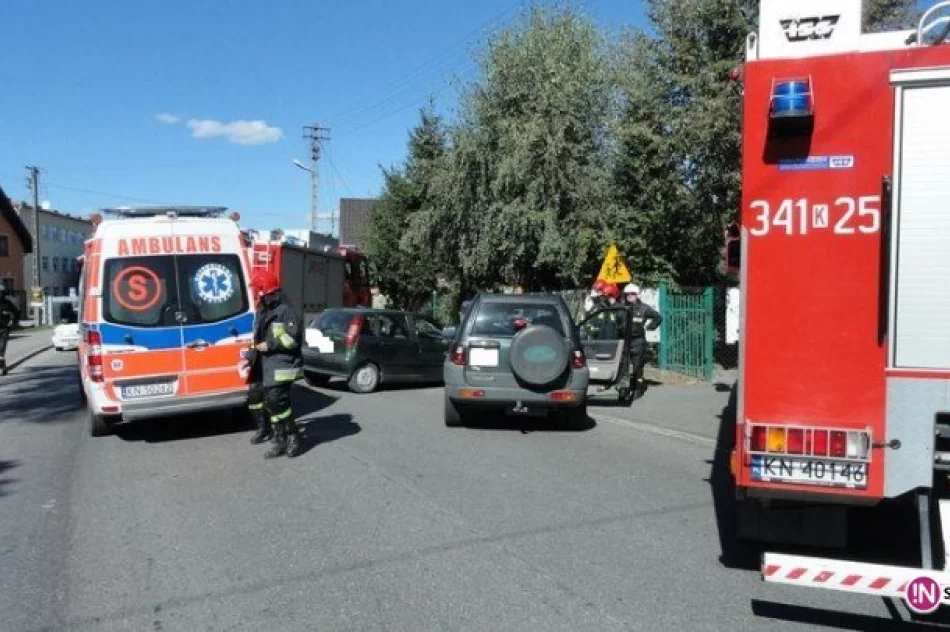Fiat zderzył się z land roverem - trzy osoby w szpitalu - zdjęcie 3