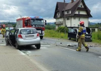 Trzy osoby w szpitalu po zderzeniu aut - zdjęcie główne