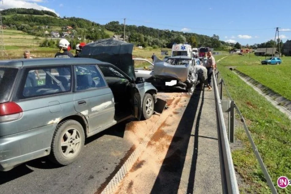 Wypadek na krajówce - pięć osób rannych - zdjęcie 4