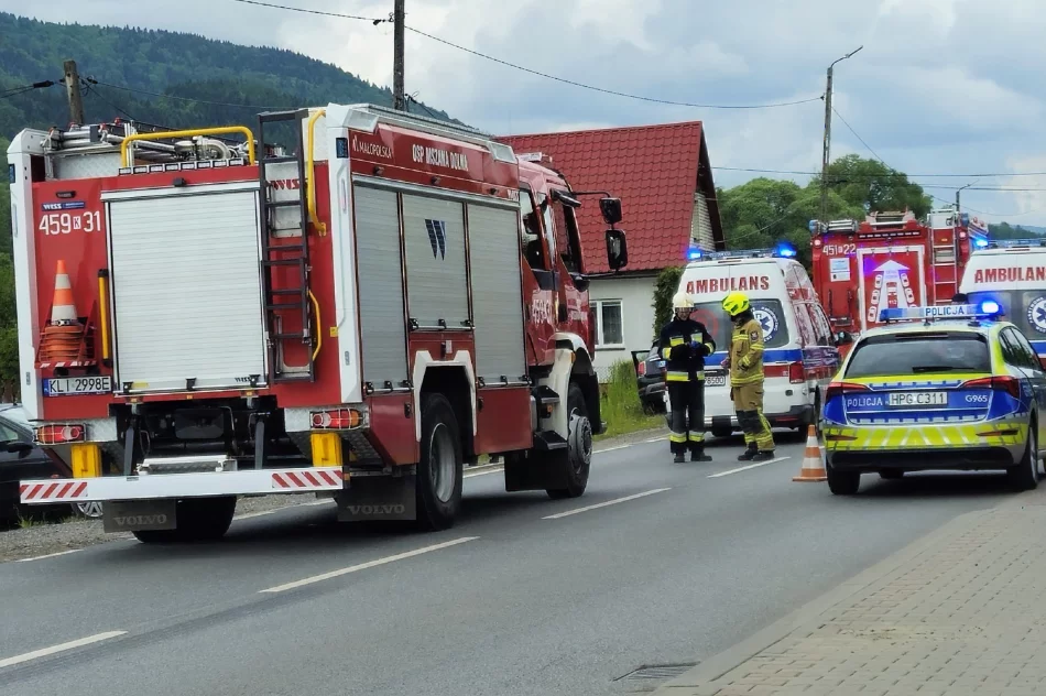 Trzy osoby w szpitalu po zderzeniu aut - zdjęcie 2